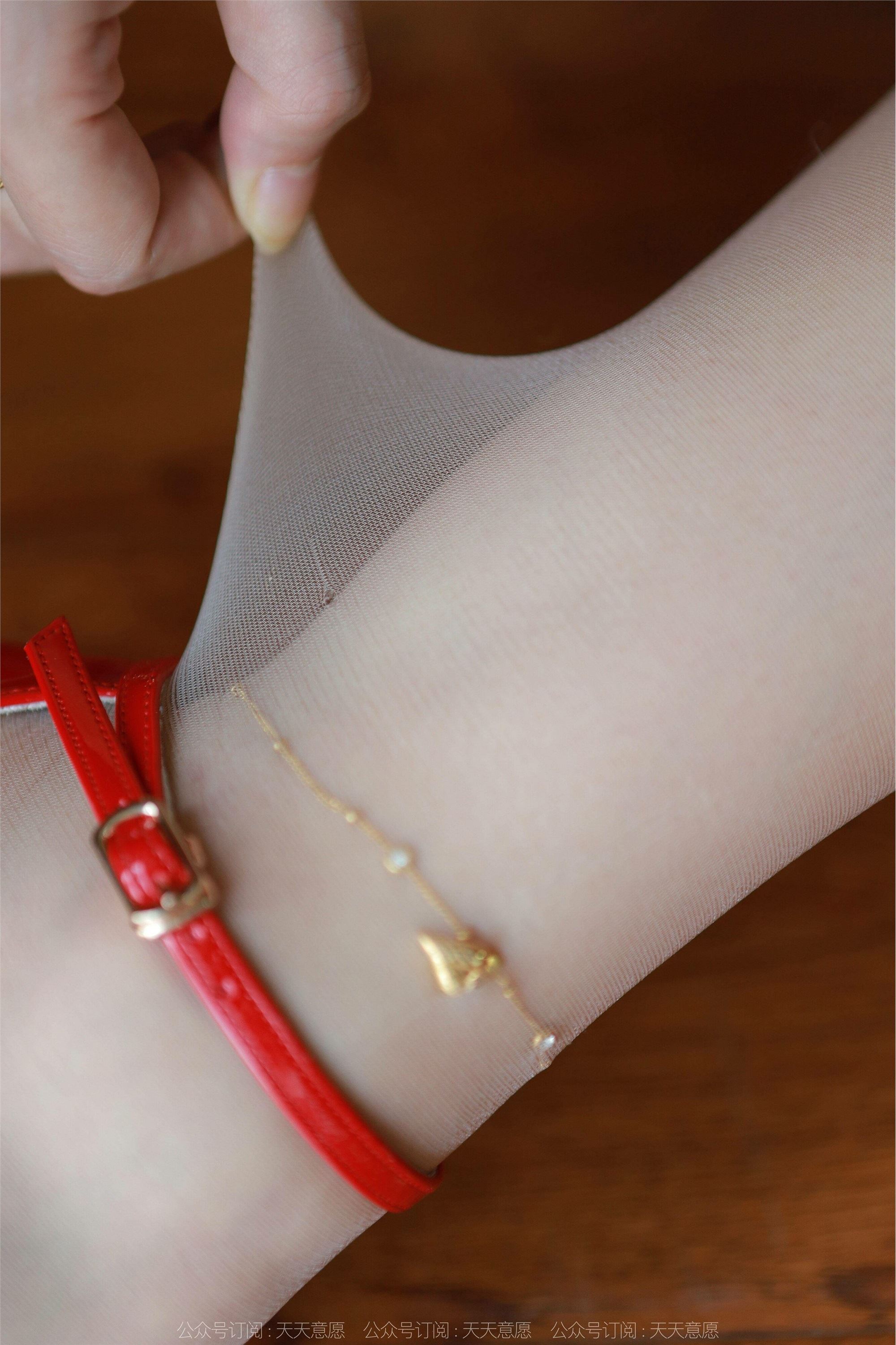 IESS异思趣向  2022.02.10 丝享家1001：秋秋《跨年夜性感红裙》